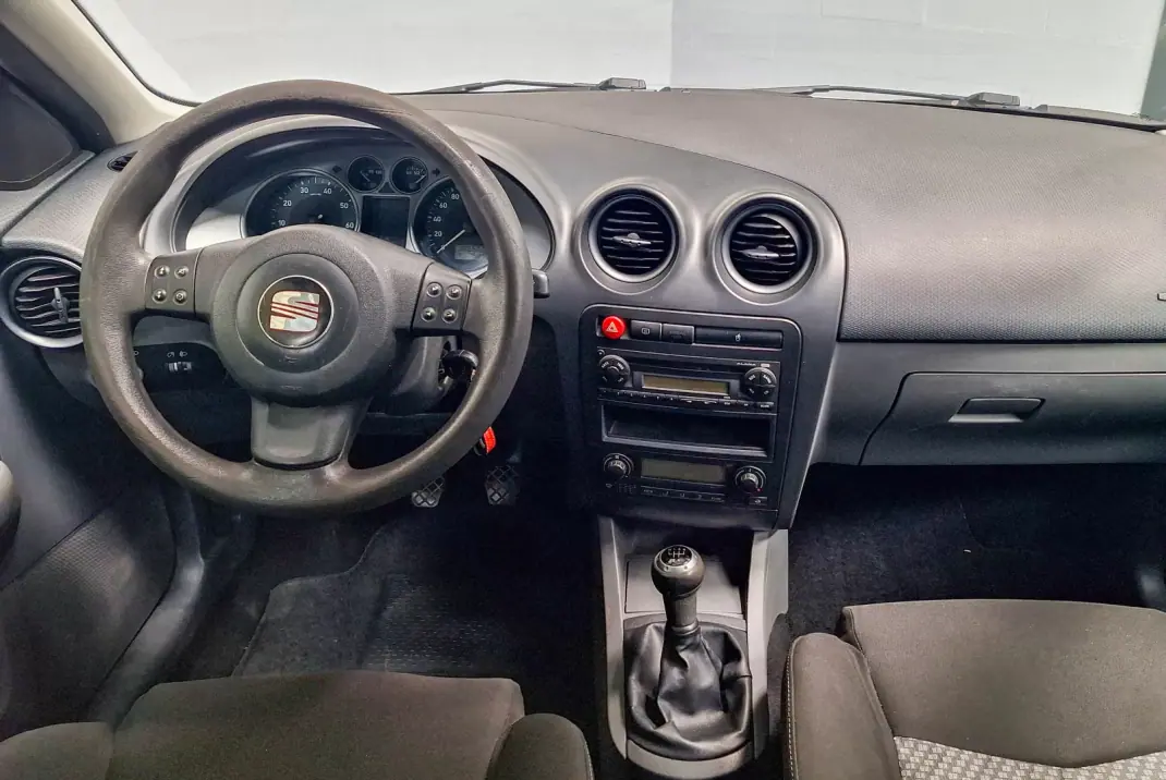 SEAT Ibiza 2007 - 6500 EUR, 186534 km - AUTO.MOTO.pt - 186534km - foto 4 de 4