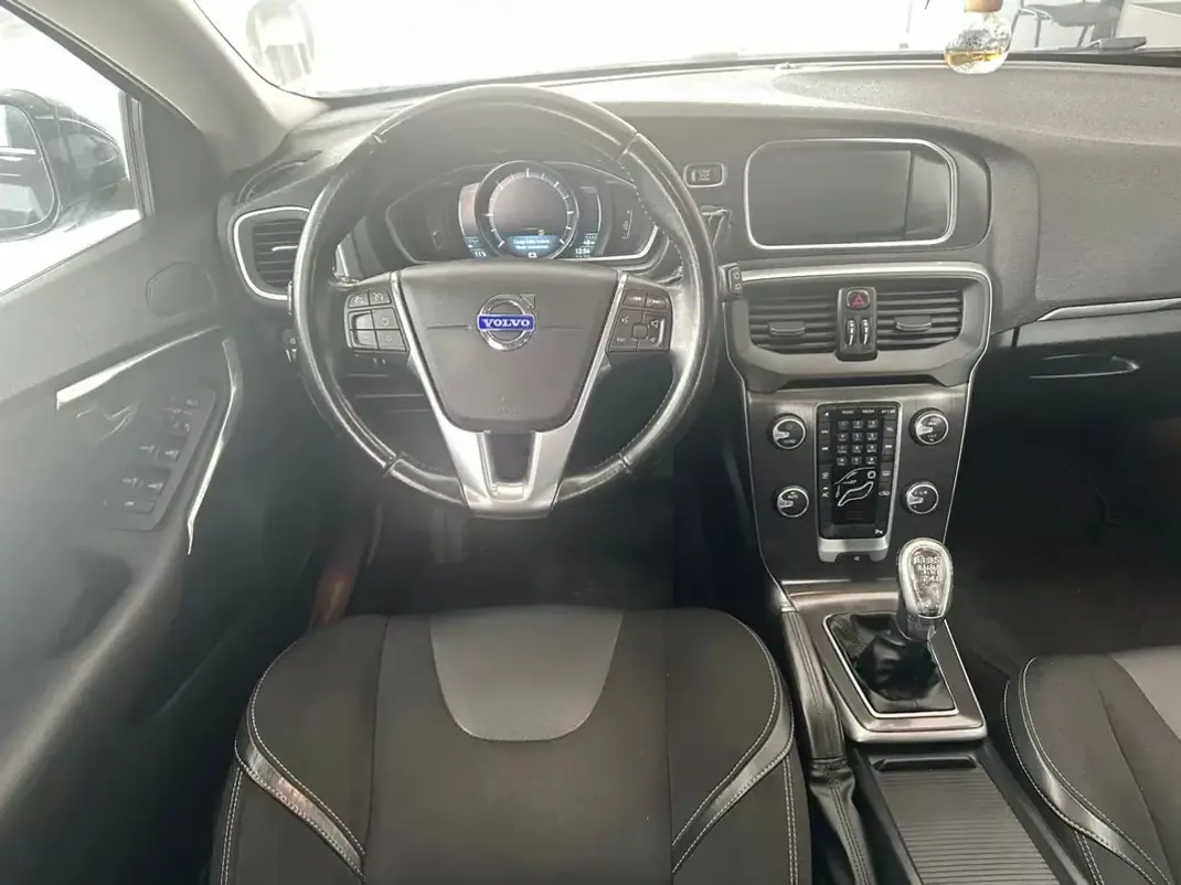 Volvo V40 Cross Country 2013 - 8750 EUR, 292850 km - 292850km - foto 24 de 34