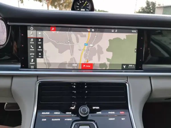 Porsche Panamera Sport Turismo 2018 - 84990 EUR, 147000 km - AUTO.MOTO.pt - 147000km - foto 10 de 50