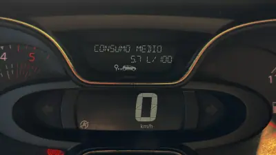 Renault Captur 2018 - 12990 EUR, 149914 km - AUTO.MOTO.pt - 149914km - foto 32 de 44