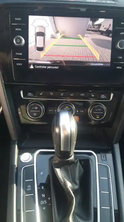 Volkswagen Arteon 2019 - 26650 EUR, 90000 km - AUTO.MOTO.pt - 90000km - foto 26 de 38