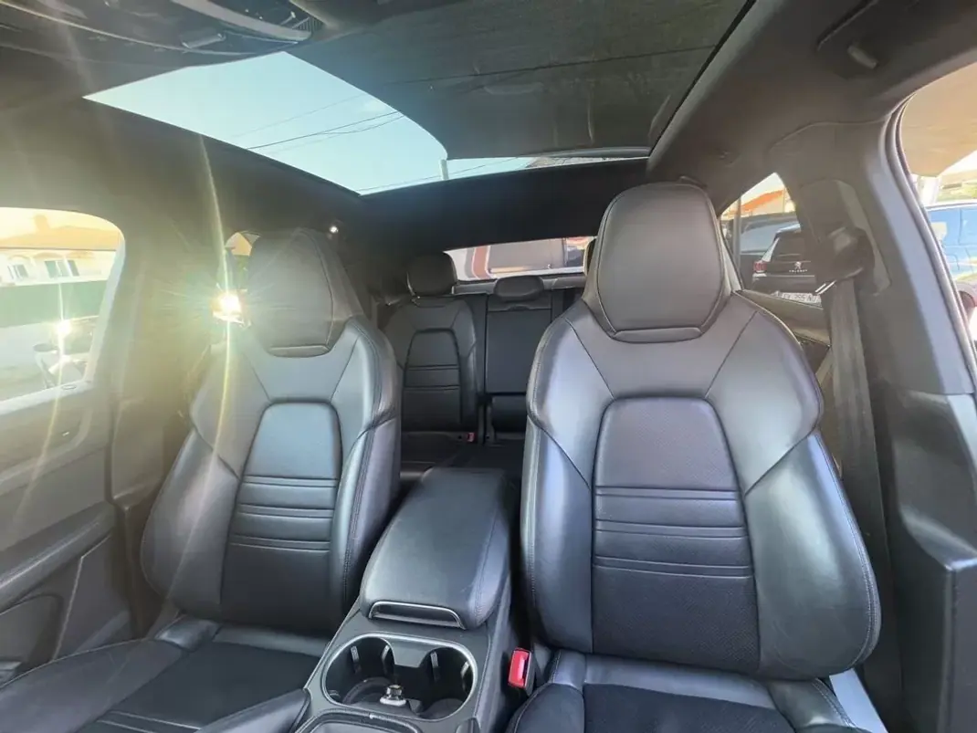 Porsche Cayenne Coupé 2019 - 64900 EUR, 158650 km - AUTO.MOTO.pt - 158650km - foto 8 de 16