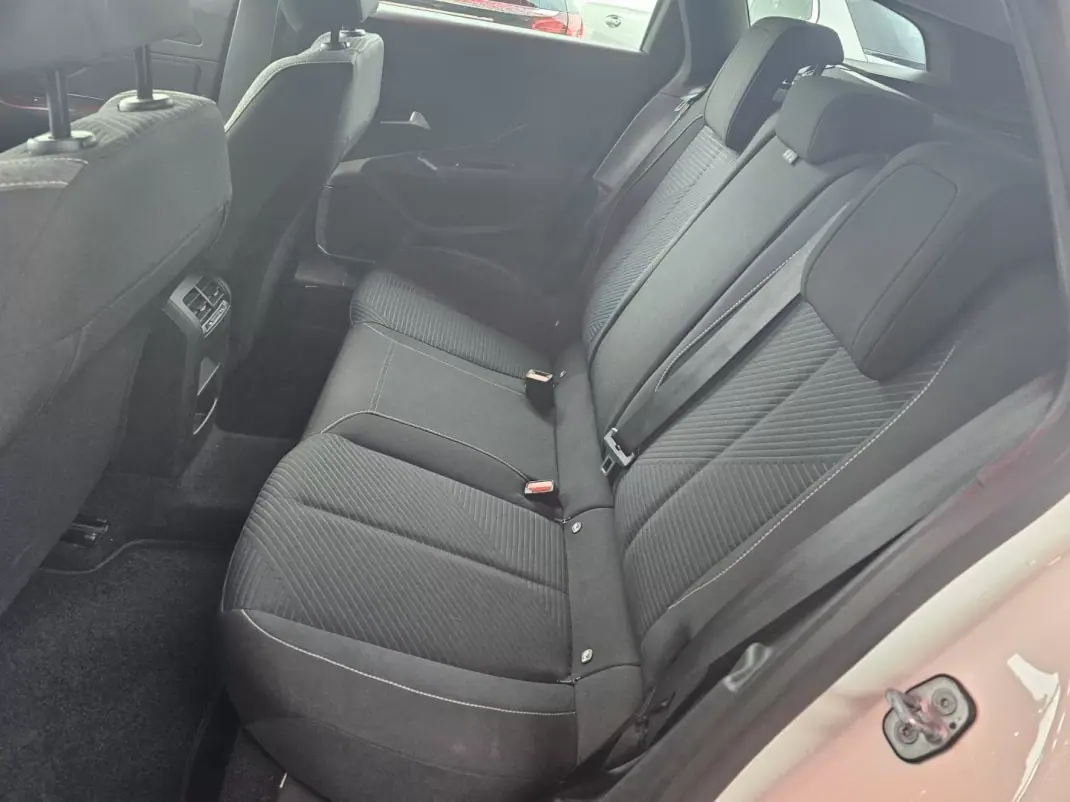 Peugeot 308 SW 2022 - 13999 EUR, 137000 km - AUTO.MOTO.pt - 137000km - foto 8 de 18