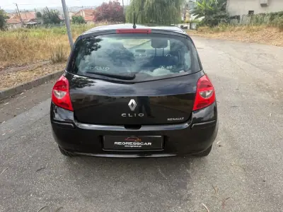 Renault Clio 2006 - 4500 EUR, 148000 km - AUTO.MOTO.pt - 148000km - foto 5 de 27