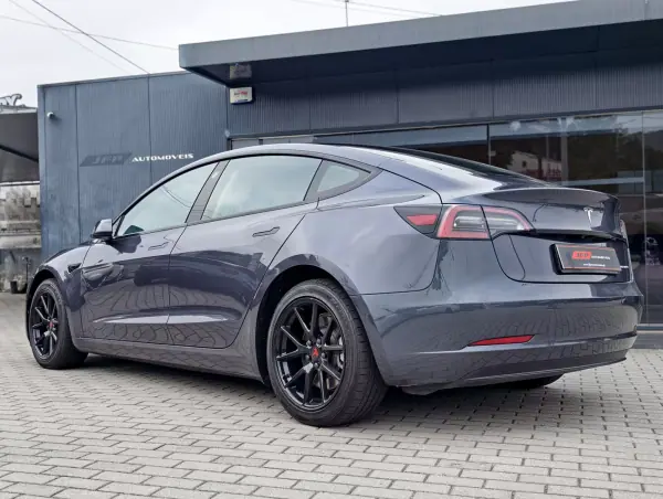 Tesla Model 3 2021 - 27500 EUR, 87000 km - AUTO.MOTO.pt - 87000km - foto 8 de 16