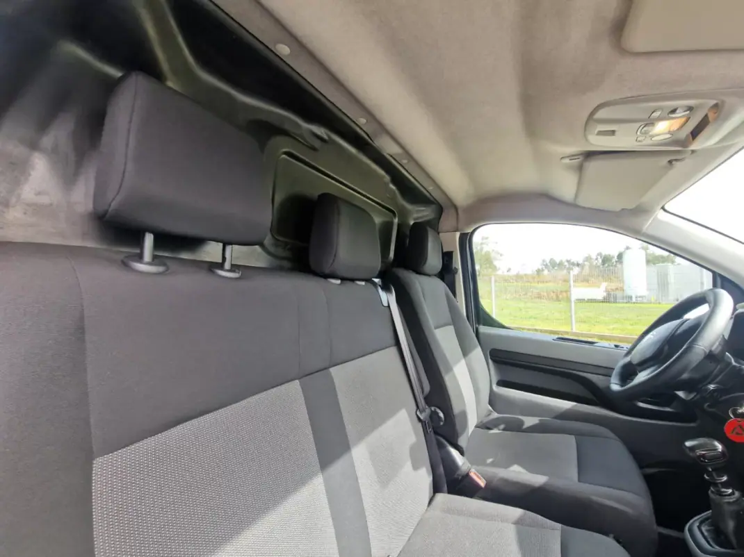 Citroën Jumpy 2017 - 13750 EUR, 245000 km - AUTO.MOTO.pt - 245000km - foto 4 de 10