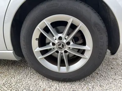 Mercedes-Benz A 180 2020 - 23000 EUR, 147000 km - AUTO.MOTO.pt - 147000km - foto 7 de 19