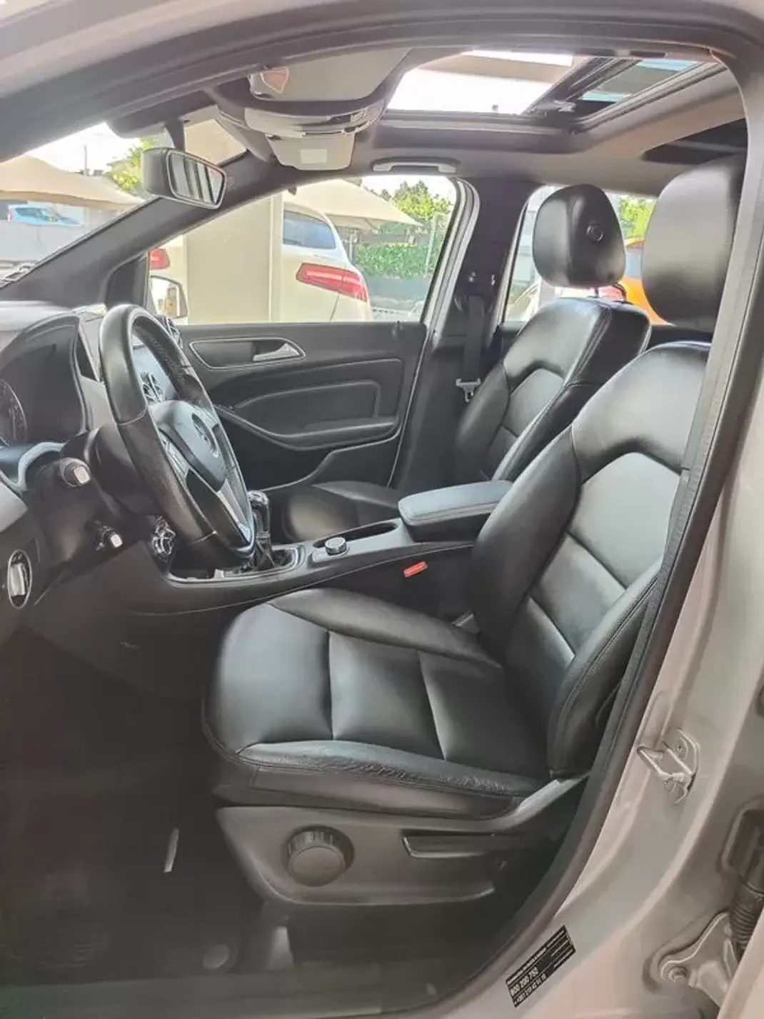 Mercedes-Benz B 180 2012 - 10950 EUR, 220000 km - AUTO.MOTO.pt - 220000km - foto 13 de 32