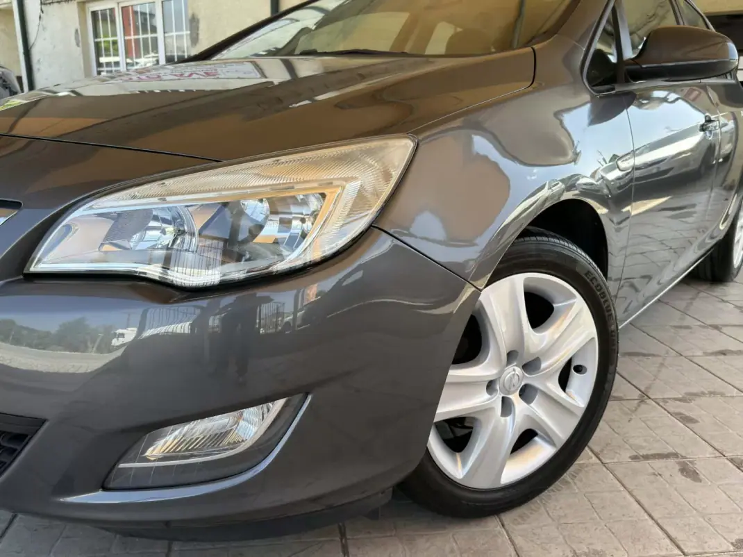 Opel Astra 2011 - 6450 EUR, 250730 km - AUTO.MOTO.pt - 250730km - foto 3 de 26