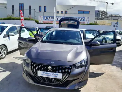 Peugeot 208 2020 - 19500 EUR, 8000 km - foto 6 de 17