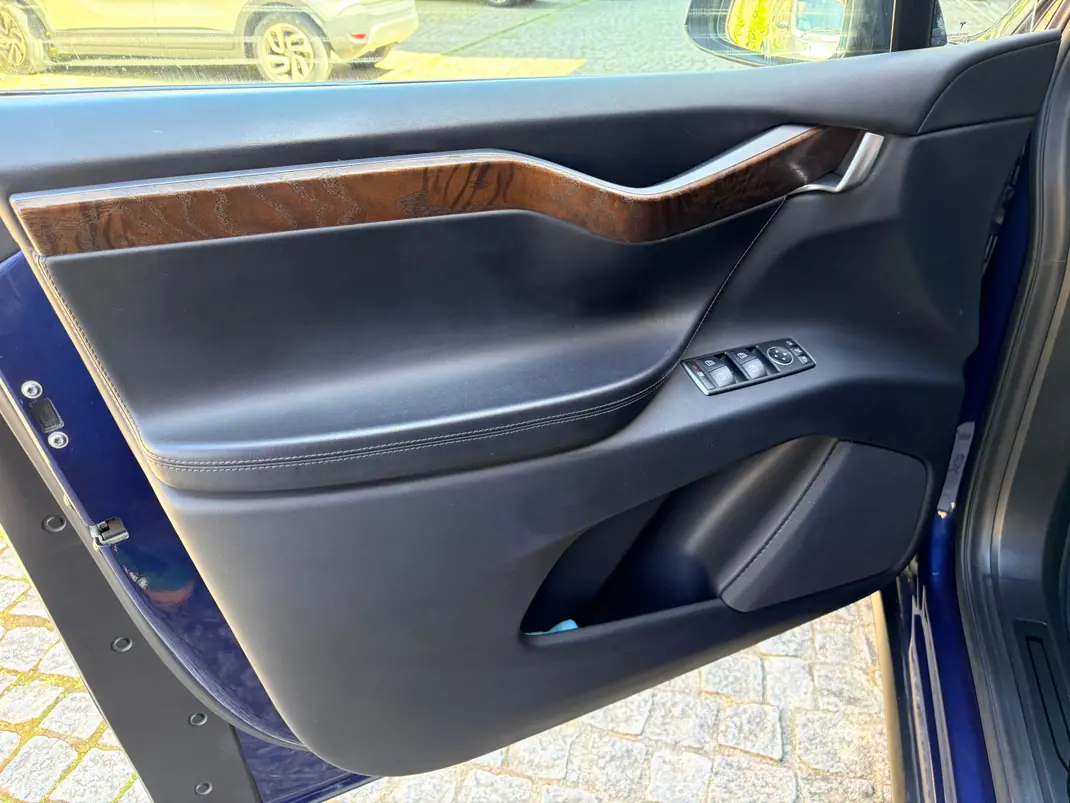 Tesla Model X 2018 - 36300 EUR, 176000 km - 176000km - foto 14 de 15