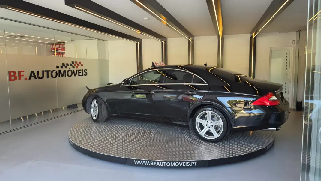 Mercedes-Benz CLS 320 2008 - 12900 EUR, 314479 km - 314479km - foto 17 de 60