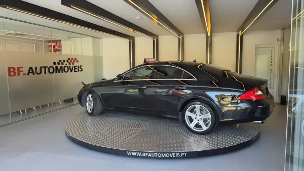 Mercedes-Benz CLS 320 2008 - 12900 EUR, 314479 km - AUTO.MOTO.pt - 314479km - foto 17 de 60