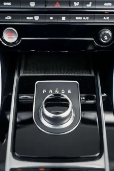 Jaguar XF 2017 - 24990 EUR, 145800 km - AUTO.MOTO.pt - 145800km - foto 43 de 55