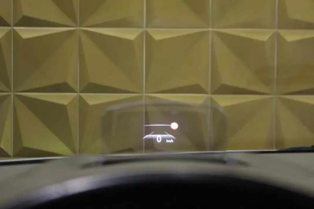 Renault Mégane Sport Tourer 2020 - 16790 EUR, 137000 km - AUTO.MOTO.pt - 137000km - foto 23 de 37