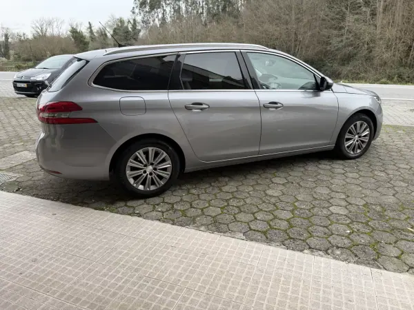 Peugeot 308 SW 2020 - 17900 EUR, 124000 km - AUTO.MOTO.pt - 124000km - foto 2 de 13