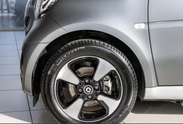 Smart ForTwo Coupé 2021 - 14145 EUR, 28400 km - AUTO.MOTO.pt - 28400km - foto 13 de 15