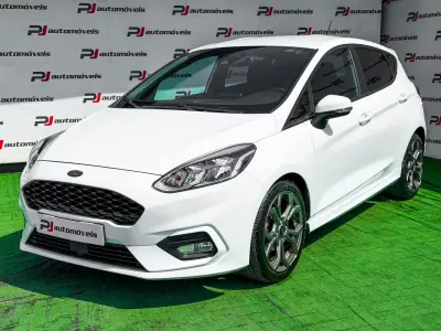 Ford Fiesta 2018 - 12500 EUR, 99424 km - AUTO.MOTO.pt - 99424km - foto 1 de 25