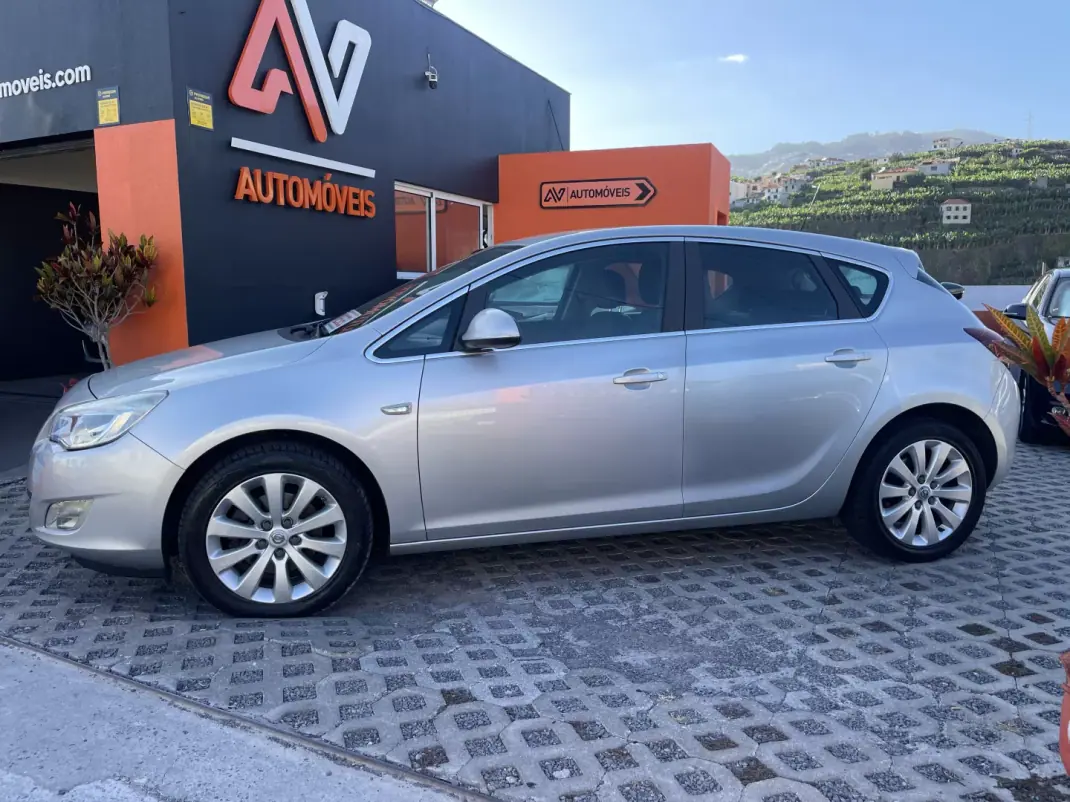 Opel Astra 2011 - 7950 EUR, 117597 km - 117597km - foto 4 de 12