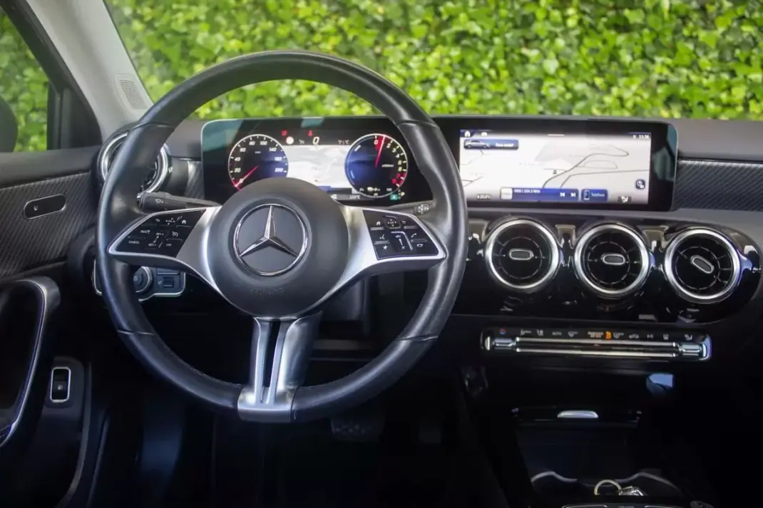 Mercedes-Benz A 250 Limousine 2023 - 31900 EUR, 33000 km - AUTO.MOTO.pt - 33000km - foto 11 de 14