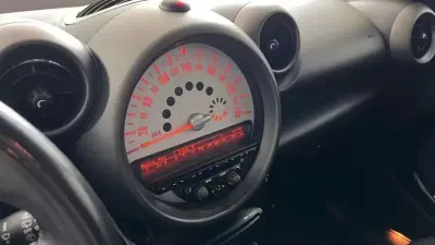 MINI Countryman 2011 - 12000 EUR, 195672 km - AUTO.MOTO.pt - 195672km - foto 20 de 34