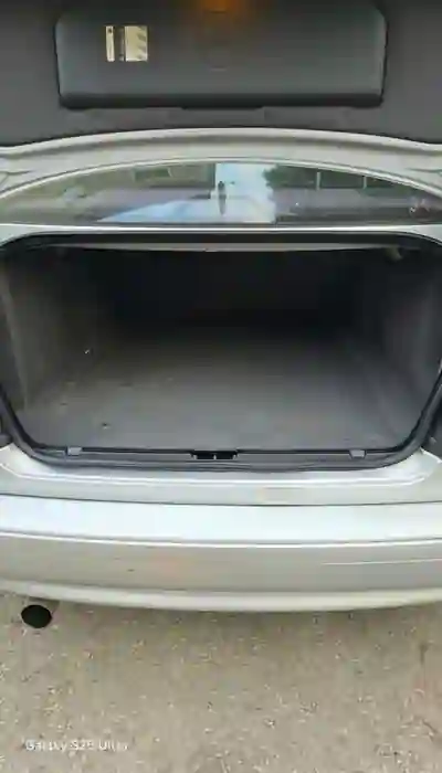 BMW 520 2003 - 4500 EUR, 300000 km - AUTO.MOTO.pt - 300000km - foto 4 de 23