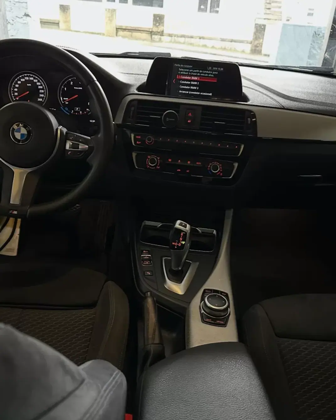 BMW 116 2018 - 18450 EUR, 214000 km - AUTO.MOTO.pt - 214000km - foto 12 de 20