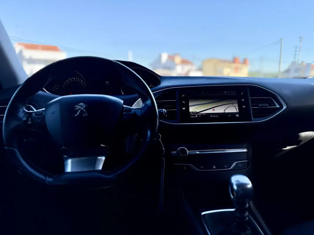 Peugeot 308 SW 2019 - 10950 EUR, 114000 km - 114000km - foto 15 de 25