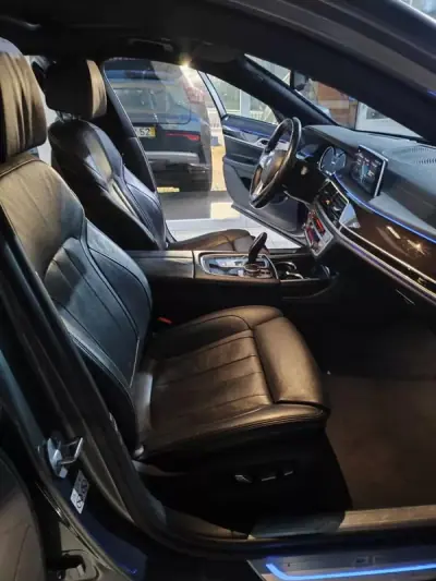 BMW 740 2018 - 30750 EUR, 246000 km - AUTO.MOTO.pt - 246000km - foto 18 de 40