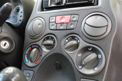 Fiat Panda 2010 - 4500 EUR, 114357 km - AUTO.MOTO.pt - 114357km - foto 19 de 23