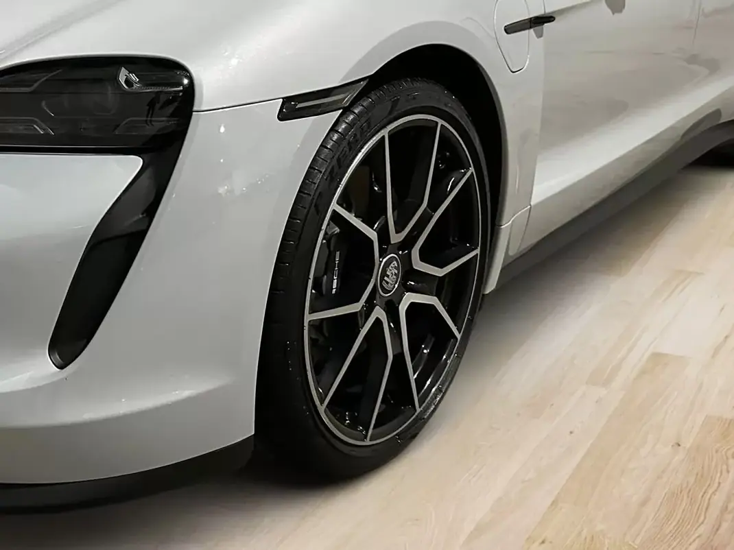 Porsche Taycan 2023 - 68800 EUR, 94000 km - AUTO.MOTO.pt - 94000km - foto 6 de 20