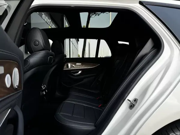 Mercedes-Benz E 300 2019 - 33490 EUR, 105000 km - AUTO.MOTO.pt - 105000km - foto 32 de 46