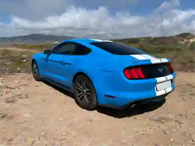 Ford Mustang 2017 - 32900 EUR, 97000 km - AUTO.MOTO.pt - 97000km - foto 5 de 12
