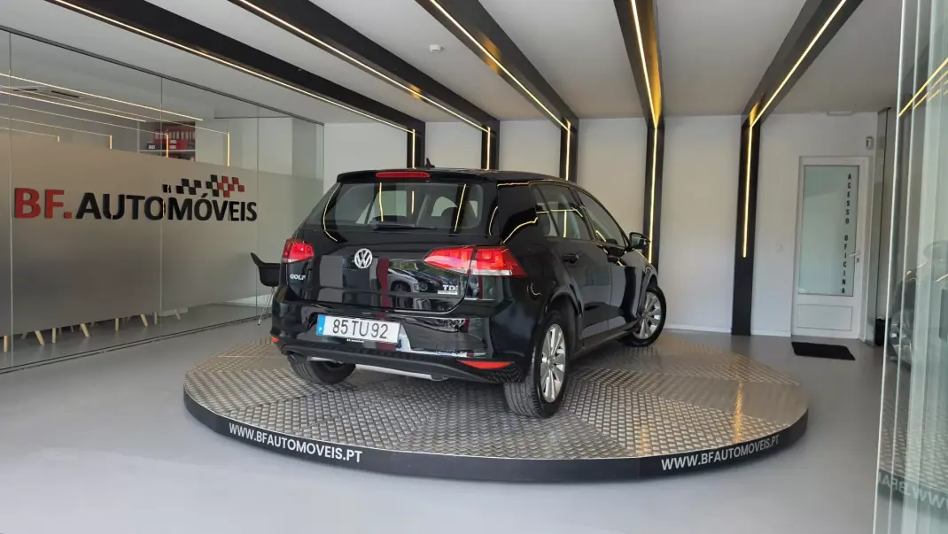 Volkswagen Golf 2013 - 7900 EUR, 207049 km - AUTO.MOTO.pt - 207049km - foto 17 de 54