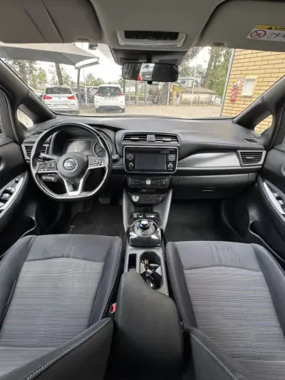 Nissan Leaf 2018 - 10900 EUR, 138100 km - AUTO.MOTO.pt - 138100km - foto 5 de 9