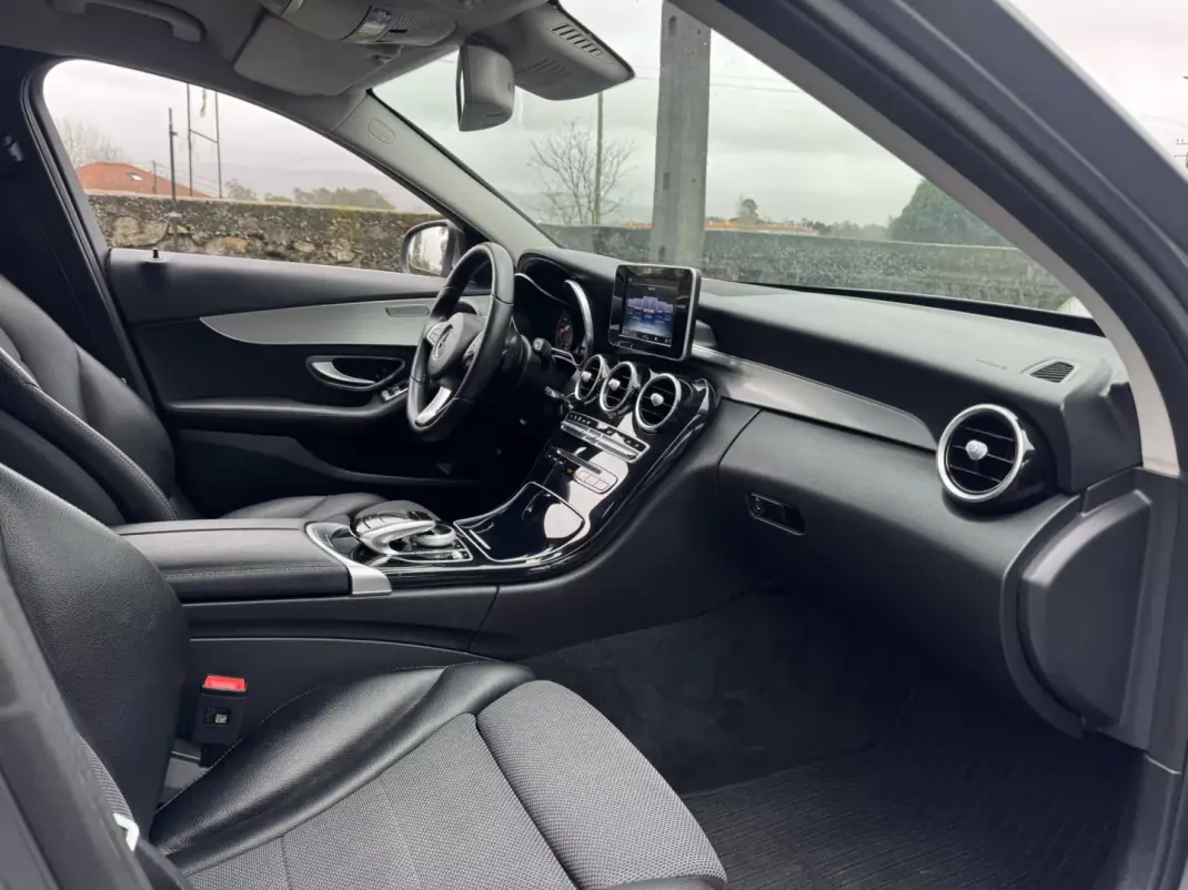 Mercedes-Benz C 200 2016 - 18990 EUR, 156000 km - AUTO.MOTO.pt - 156000km - foto 14 de 28