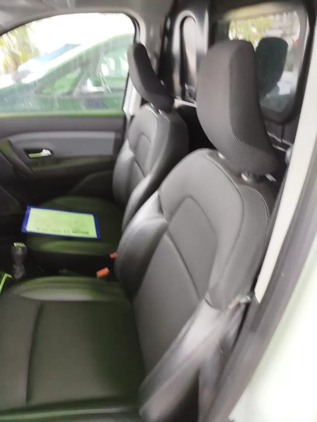 Renault EXPRESS 1.5 DCI BLUE 95 CONFORT 2021 - 14900 EUR, 77183 km - AUTO.MOTO.pt - 77183km - foto 10 de 11