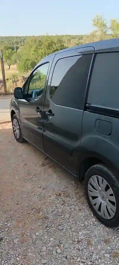 Citroën Berlingo 2015 - 3750 EUR, 289000 km - AUTO.MOTO.pt - 289000km - foto 14 de 14