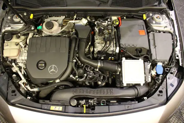 Mercedes-Benz A 250 2020 - 23500 EUR, 109000 km - AUTO.MOTO.pt - 109000km - foto 20 de 32