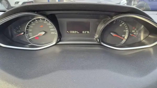 Peugeot 308 SW 2017 - 15900 EUR, 133694 km - AUTO.MOTO.pt - 133694km - foto 15 de 17