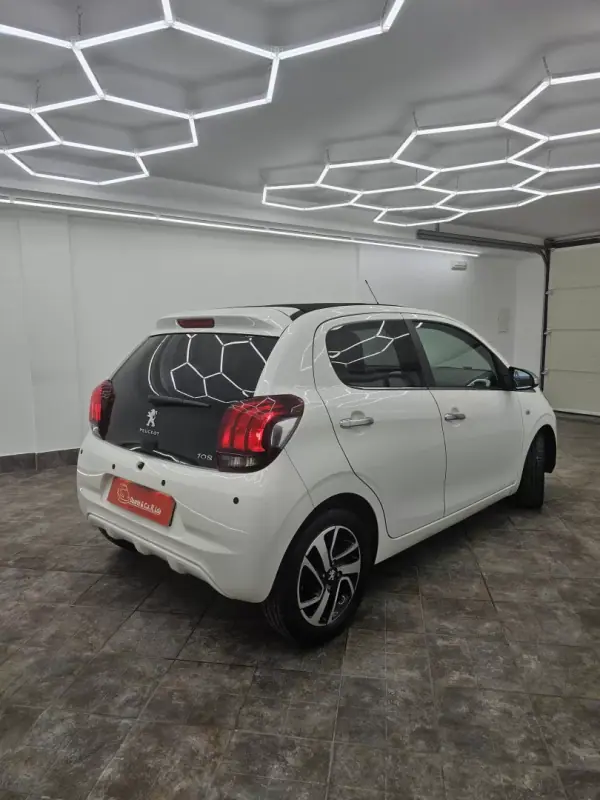 Peugeot 108 2015 - 8650 EUR, 88563 km - AUTO.MOTO.pt - 88563km - foto 36 de 53