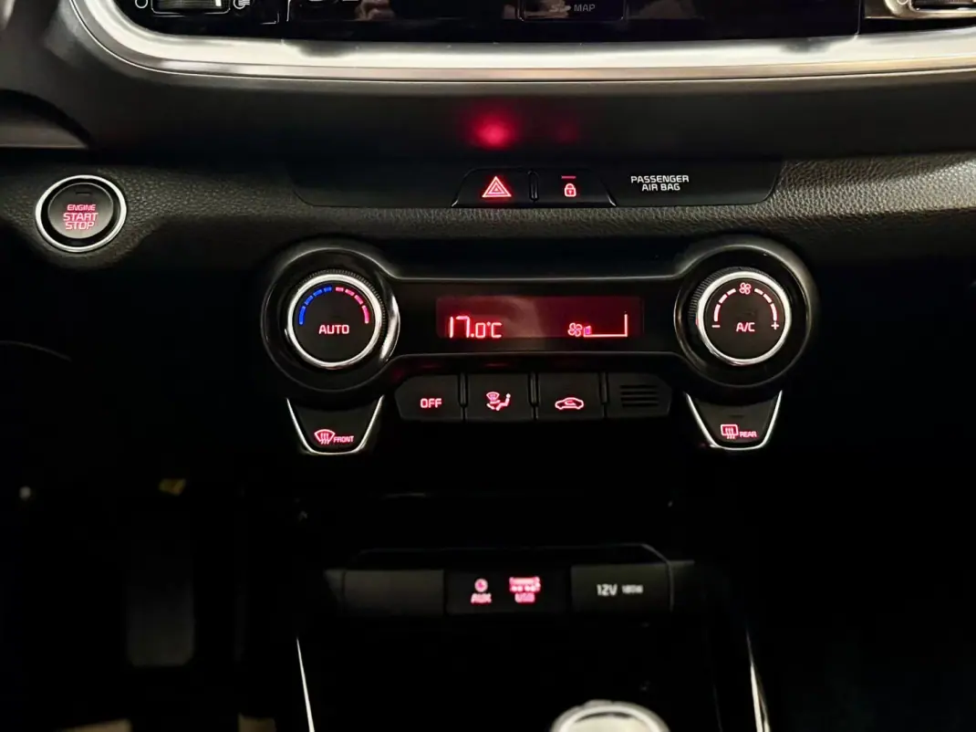 Kia Stonic 2019 - 15750 EUR, 68000 km - AUTO.MOTO.pt - 68000km - foto 38 de 60