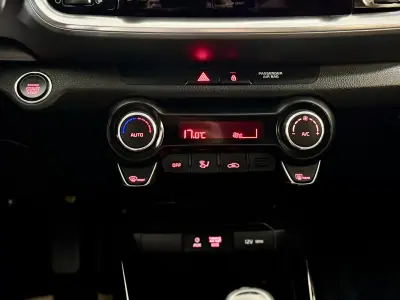 Kia Stonic 2019 - 15750 EUR, 68000 km - AUTO.MOTO.pt - 68000km - foto 38 de 60