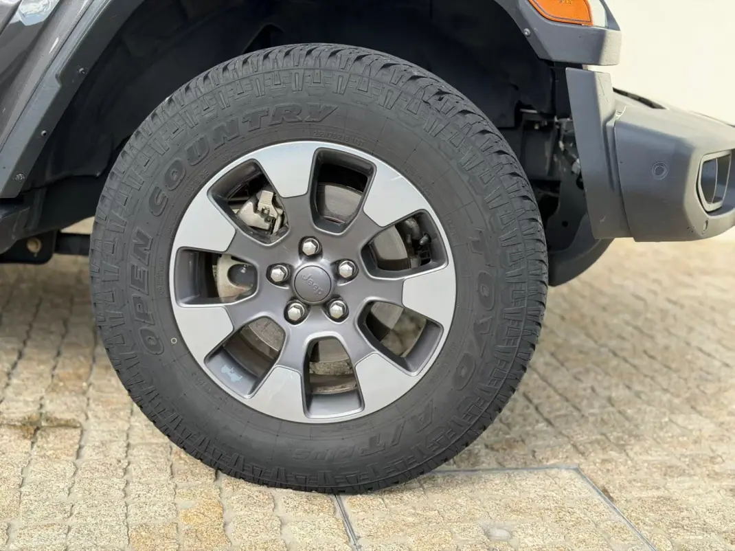 Jeep Wrangler Unlimited 2018 - 58950 EUR, 75958 km - AUTO.MOTO.pt - 75958km - foto 7 de 9