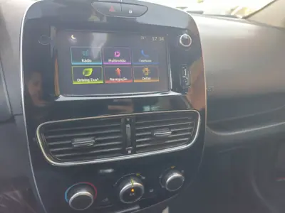 Renault Clio 2018 - 11990 EUR, 94000 km - AUTO.MOTO.pt - 94000km - foto 10 de 14