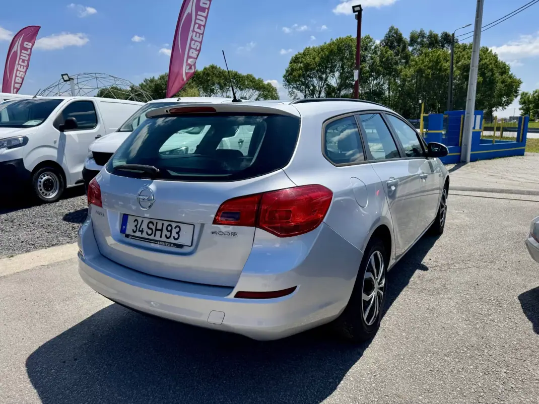 Opel Astra 2012 - 8950 EUR, 236176 km - AUTO.MOTO.pt - 236176km - foto 6 de 22