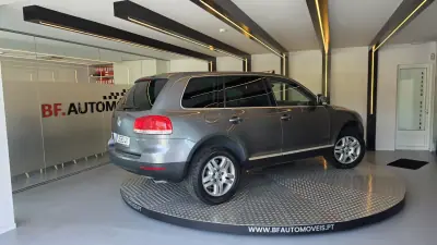 Volkswagen Touareg 2006 - 13900 EUR, 262462 km - AUTO.MOTO.pt - 262462km - foto 4 de 60