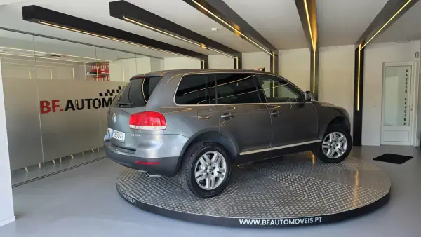 Volkswagen Touareg 2006 - 13900 EUR, 262462 km - AUTO.MOTO.pt - 262462km - foto 4 de 60
