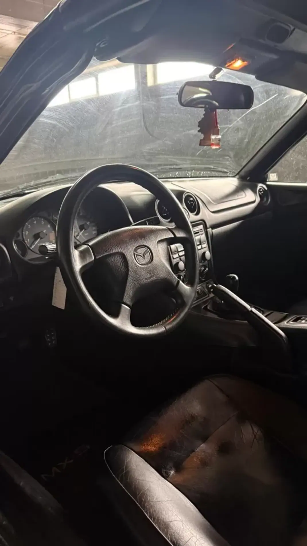 Mazda MX-5 1999 - 8750 EUR, 230000 km - AUTO.MOTO.pt - 230000km - foto 9 de 11