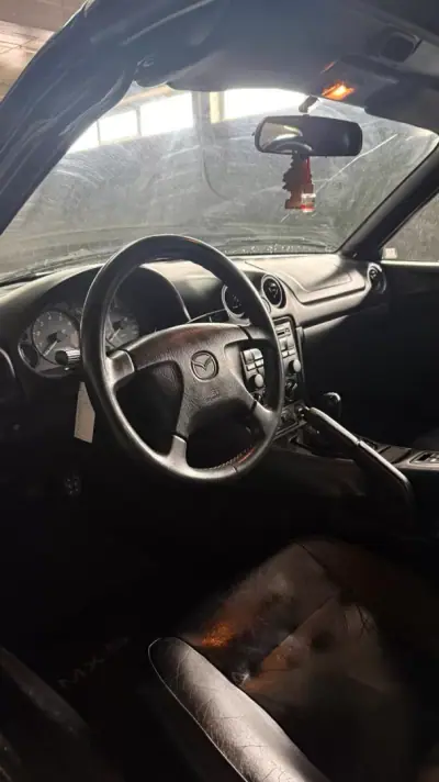 Mazda MX-5 1999 - 8750 EUR, 230000 km - AUTO.MOTO.pt - 230000km - foto 9 de 11